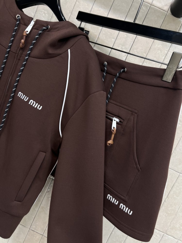 Костюм женский фото 6