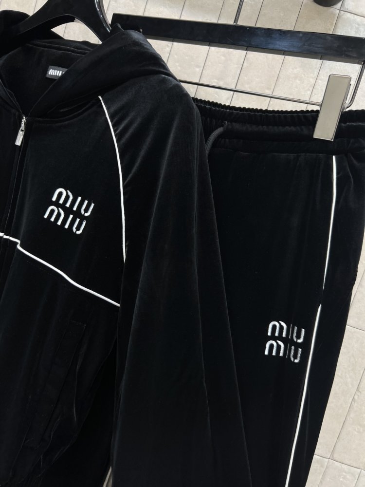 Костюм женский фото 6