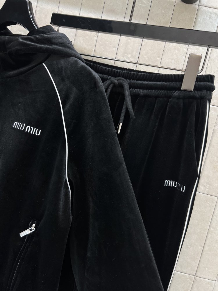 Костюм жіночий фото 6