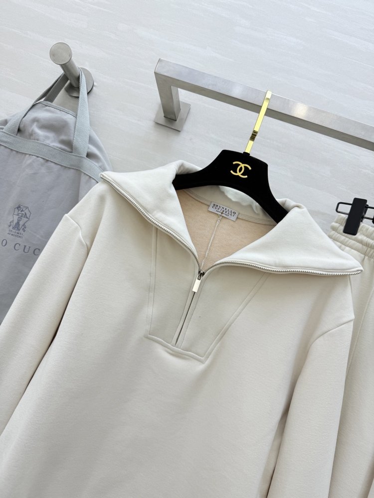 Костюм женский фото 6