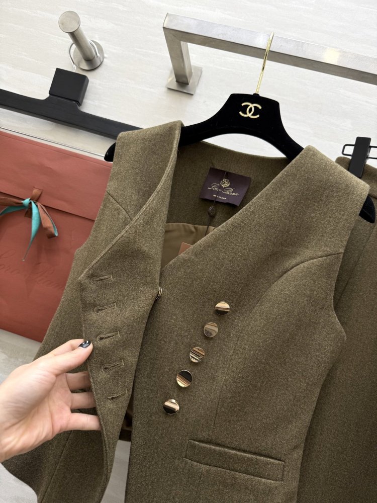 Costume female фото 6