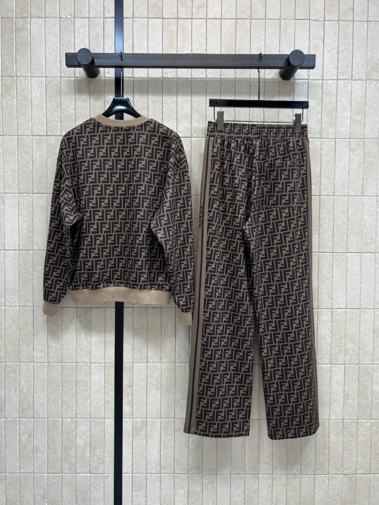 Костюм женский фото 7