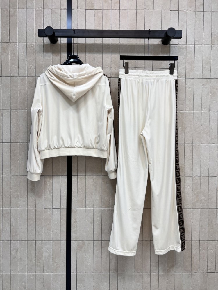 Костюм жіночий фото 7