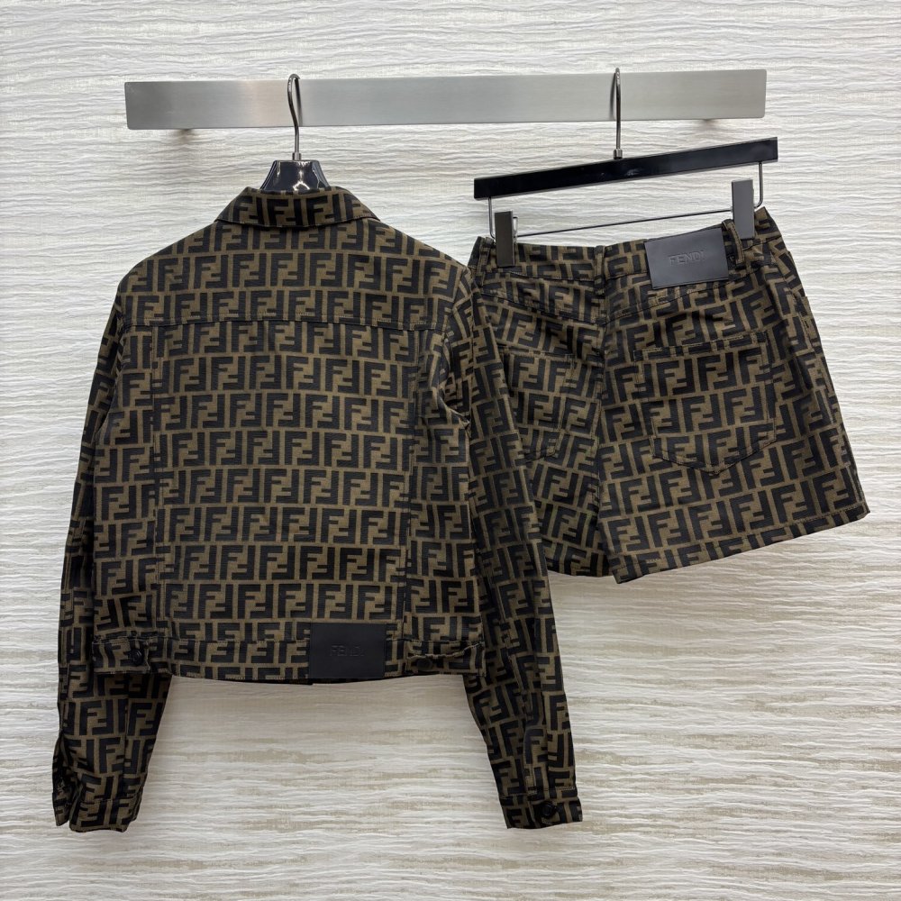 Костюм женский фото 8