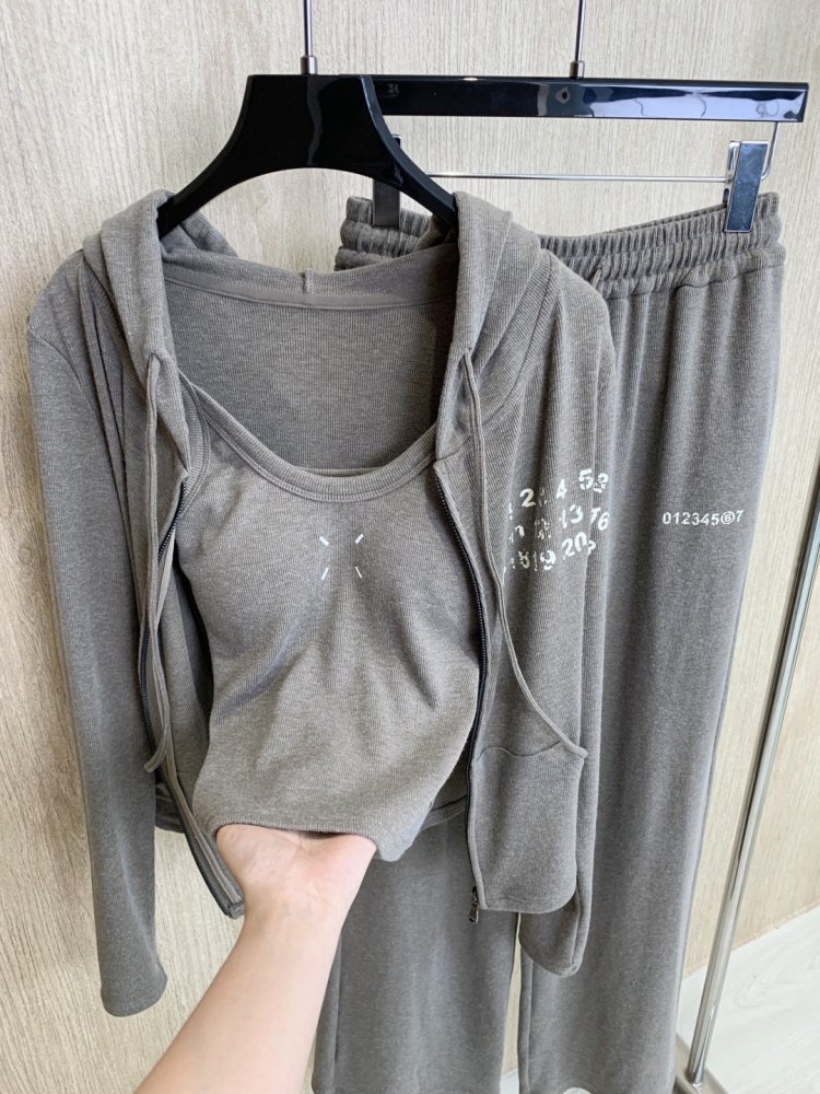 Костюм женский фото 9