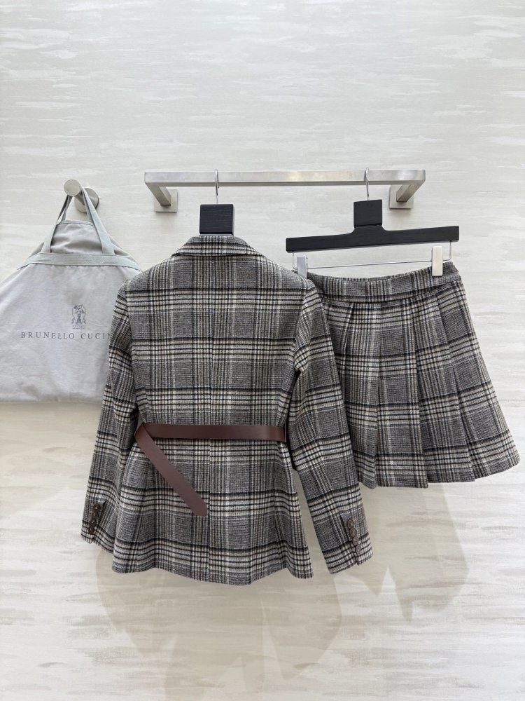 Костюм женский фото 9