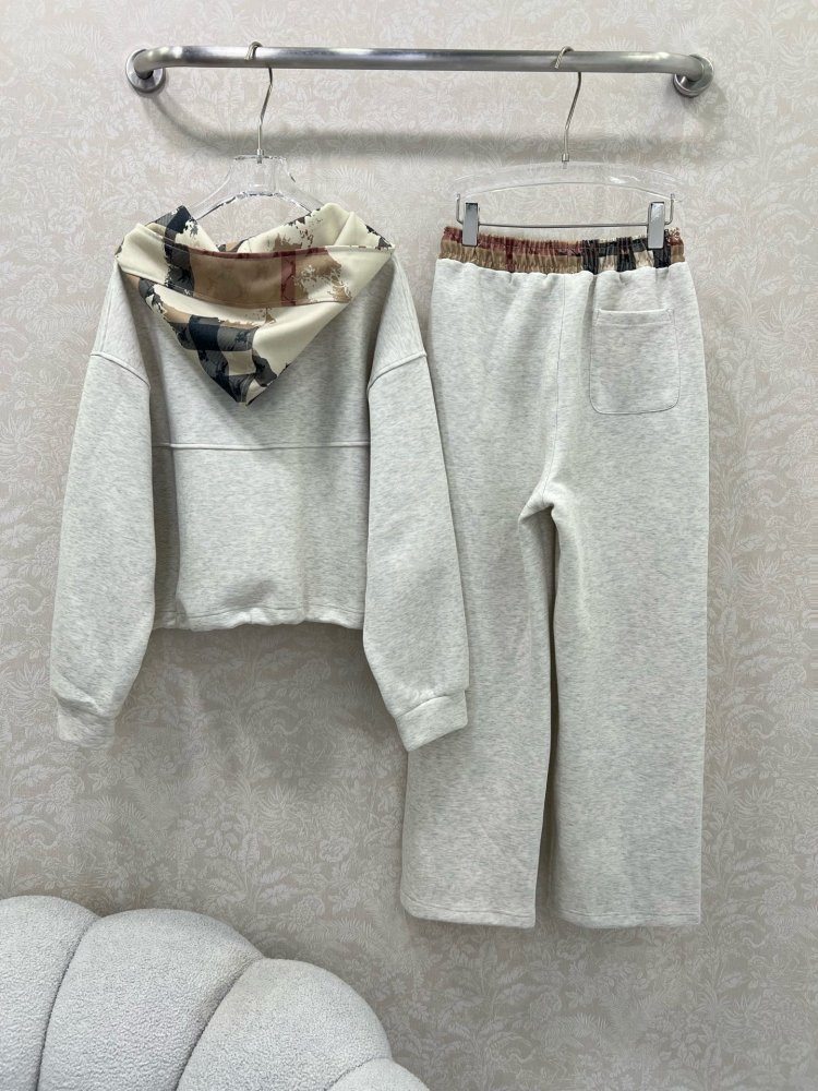 Костюм женский фото 9