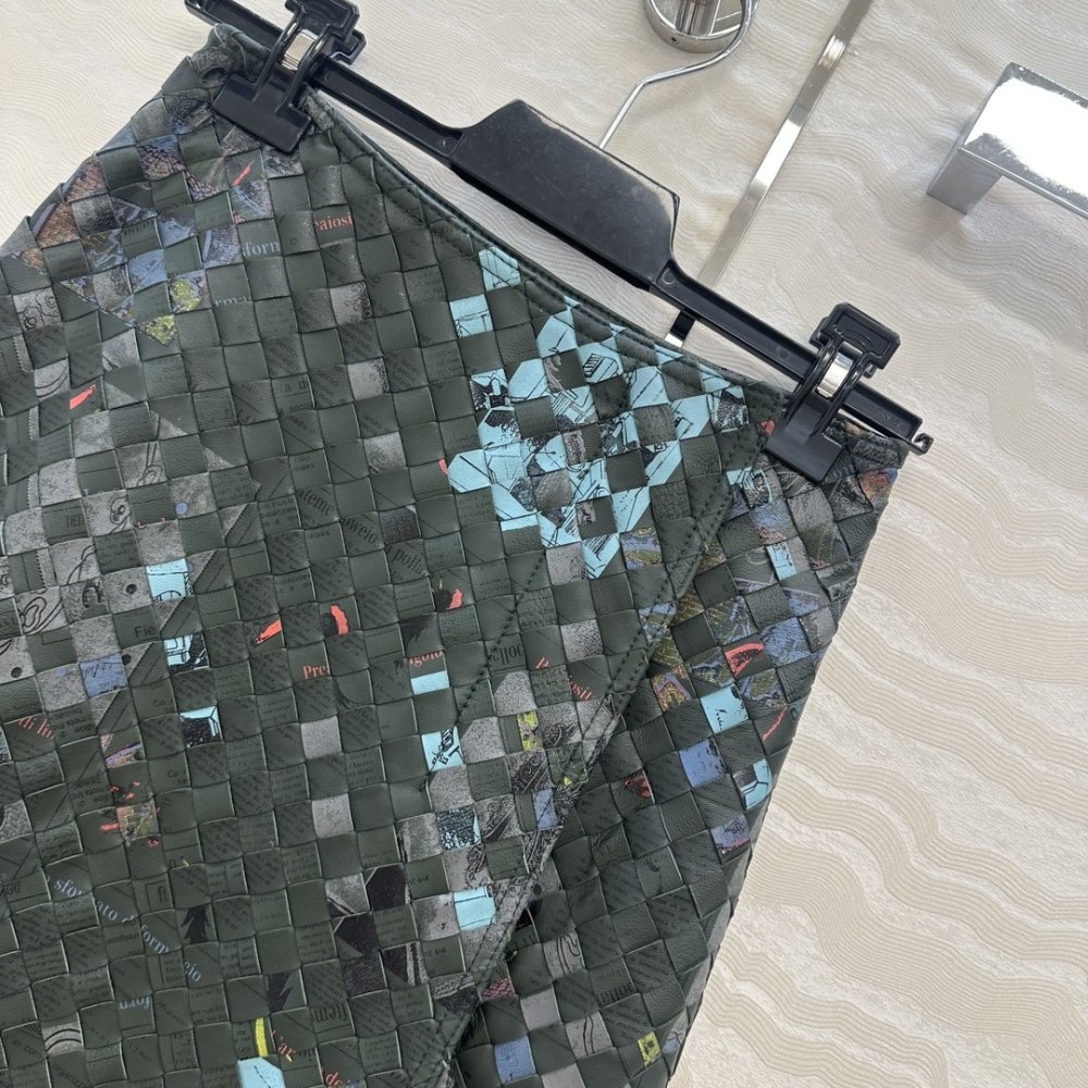 Leather skirt from cuts фото 3