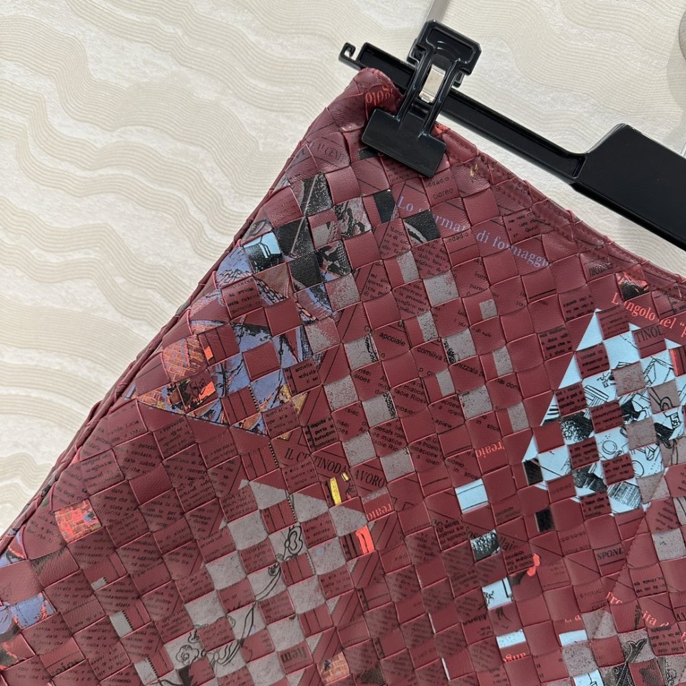 Шкіряна спідниця з розрізами фото 4