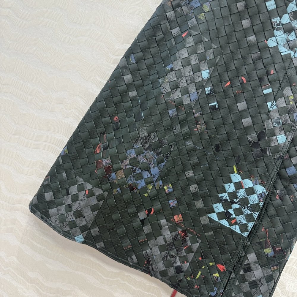 Leather skirt from cuts фото 4