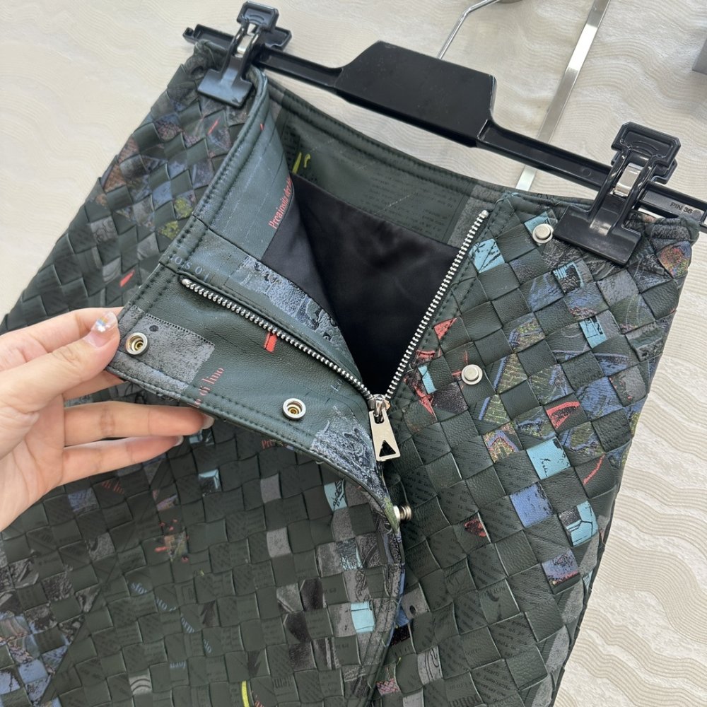 Leather skirt from cuts фото 7