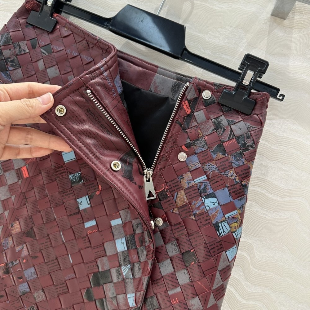 Шкіряна спідниця з розрізами фото 8