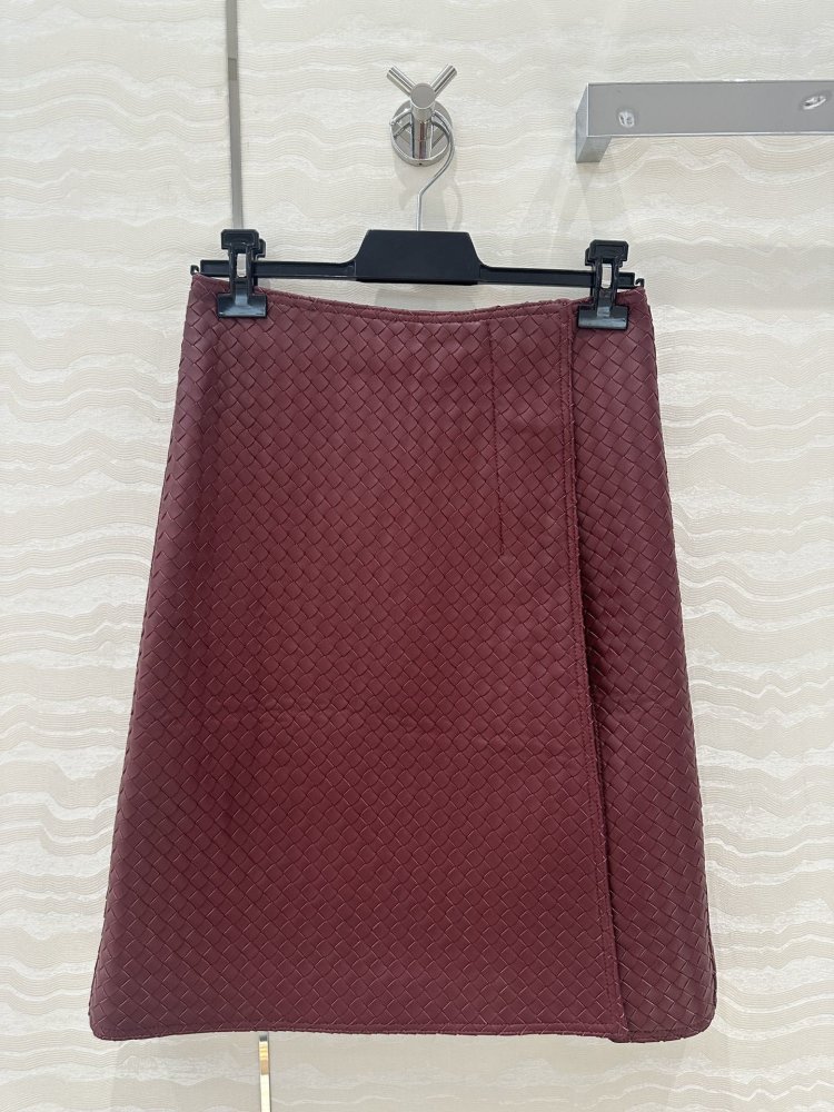 Leather skirt from slit