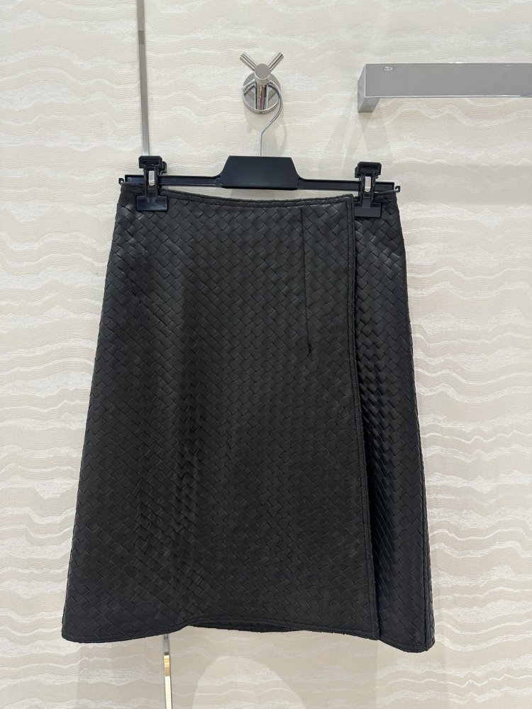 Leather skirt from slit