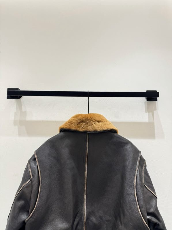 Кожаная куртка с меховым воротником фото 2