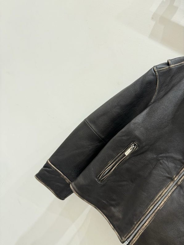 Кожаная куртка с меховым воротником фото 5