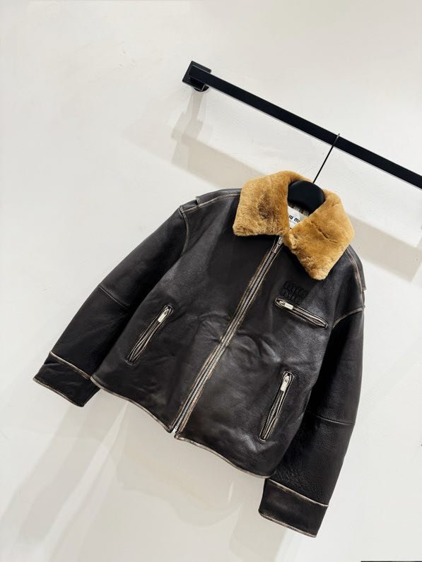 Кожаная куртка с меховым воротником фото 6