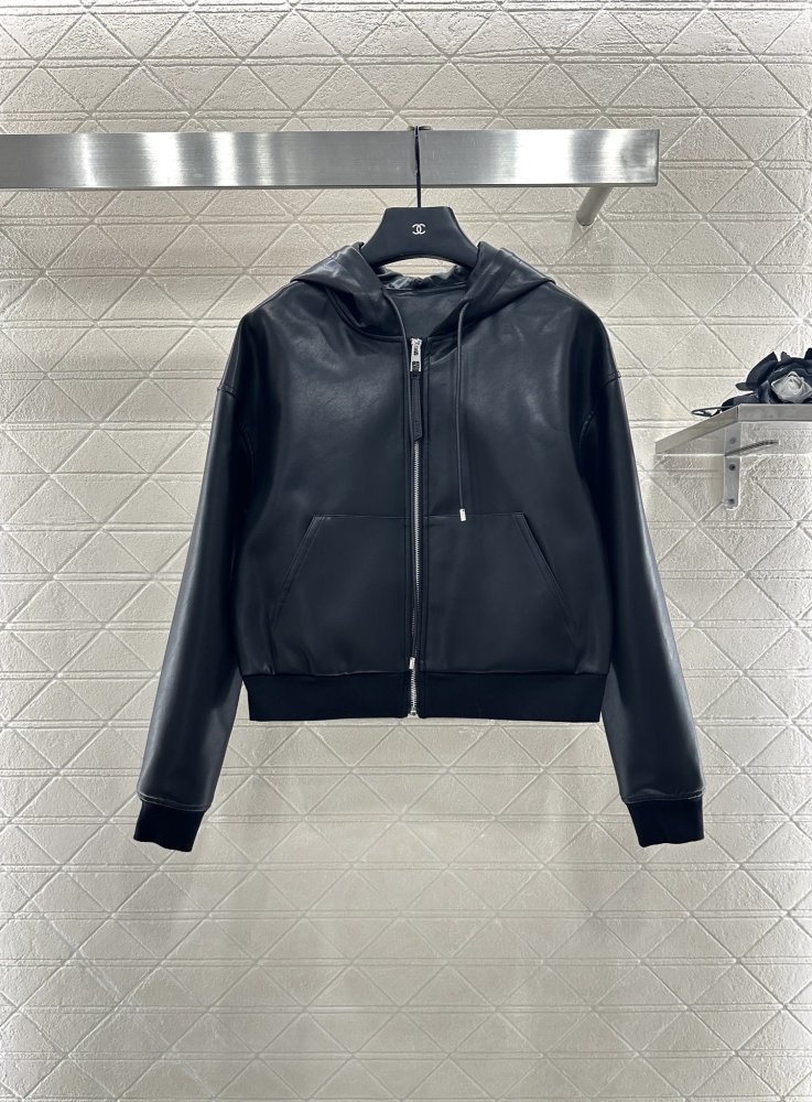 Шкіряна куртка жіноча