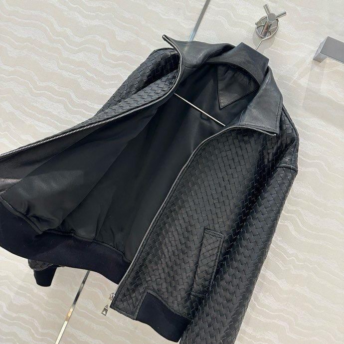 Шкіряна куртка жіноча фото 2