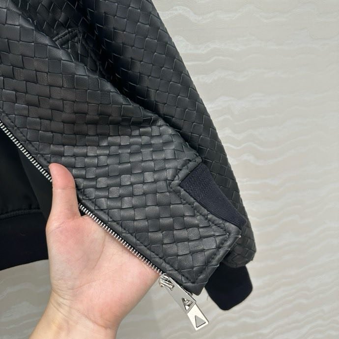 Шкіряна куртка жіноча фото 3