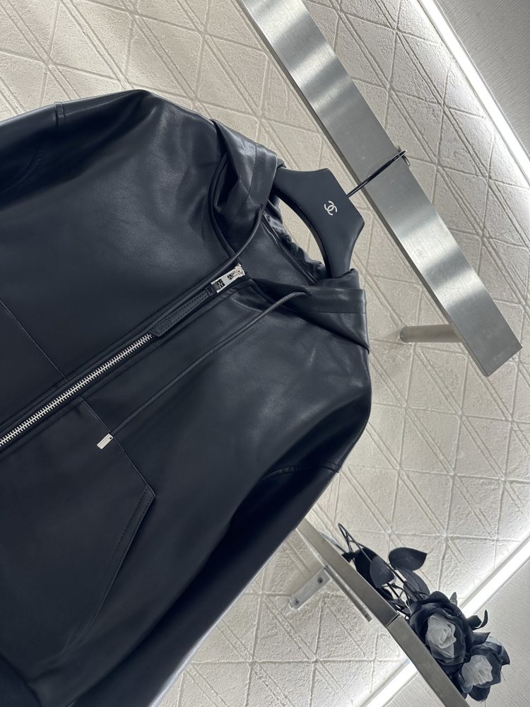 Шкіряна куртка жіноча фото 3