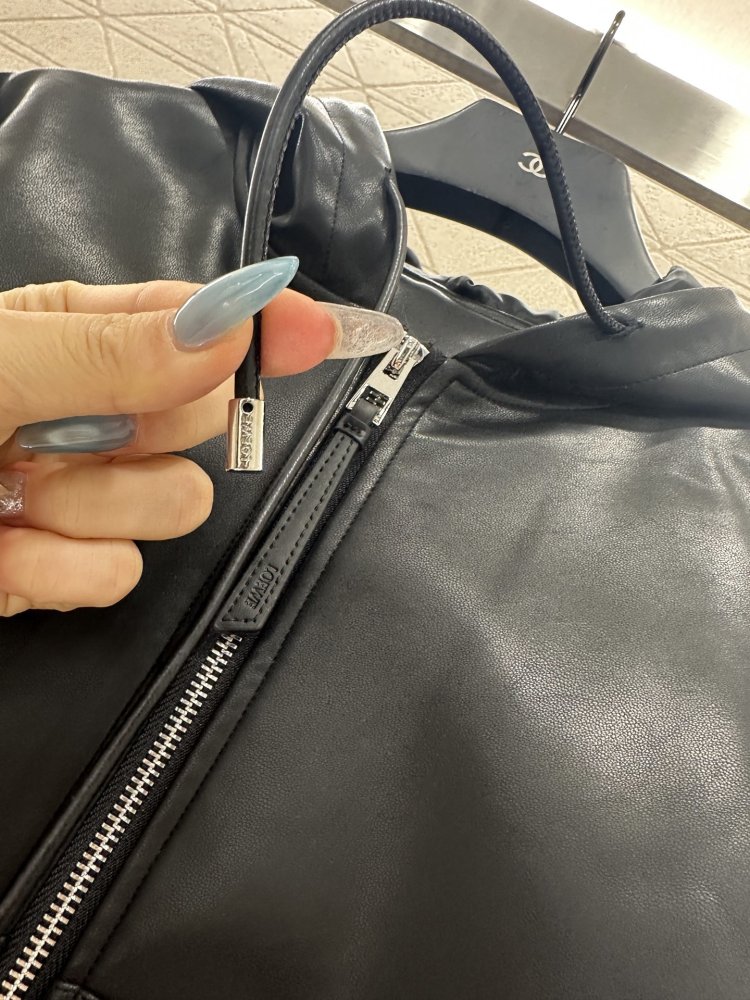 Шкіряна куртка жіноча фото 5