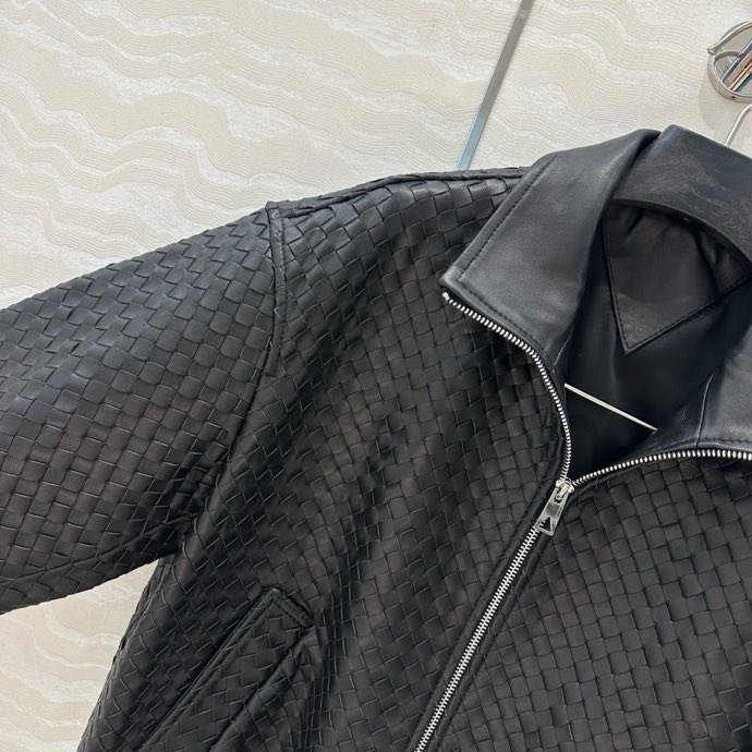 Шкіряна куртка жіноча фото 8