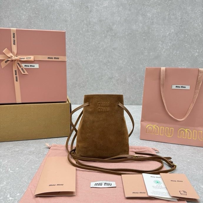 Кожаная мини сумка ведро