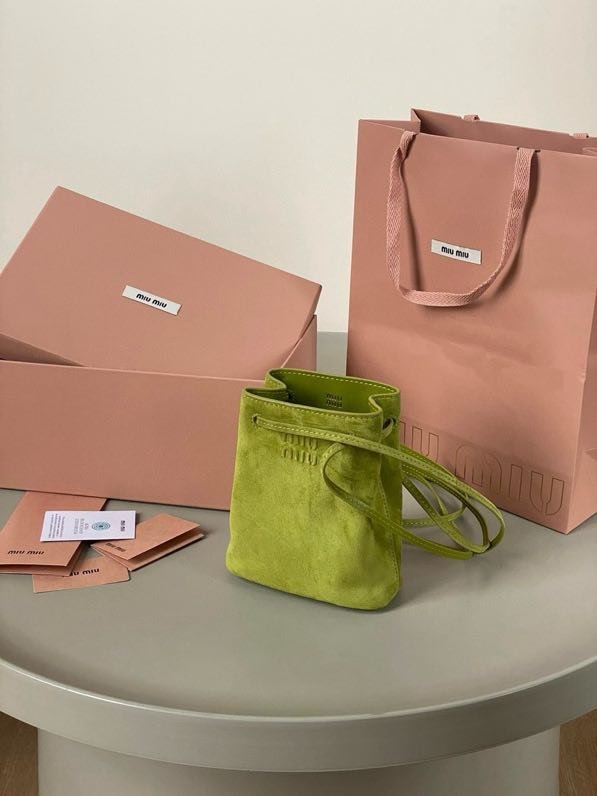 Кожаная мини сумка ведро