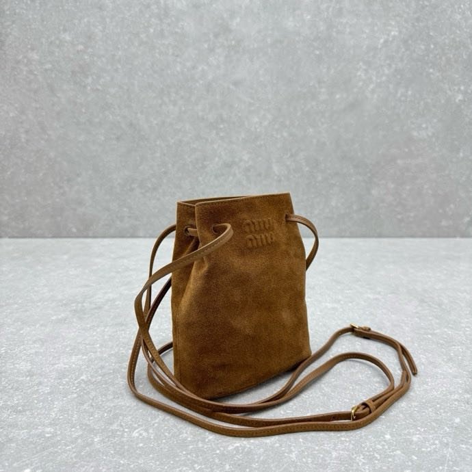 Кожаная мини сумка ведро фото 2