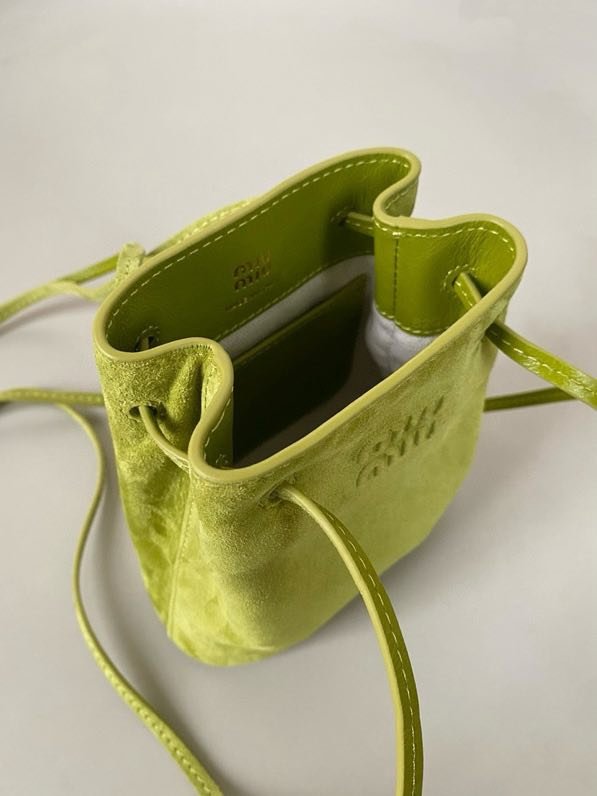 Кожаная мини сумка ведро фото 2