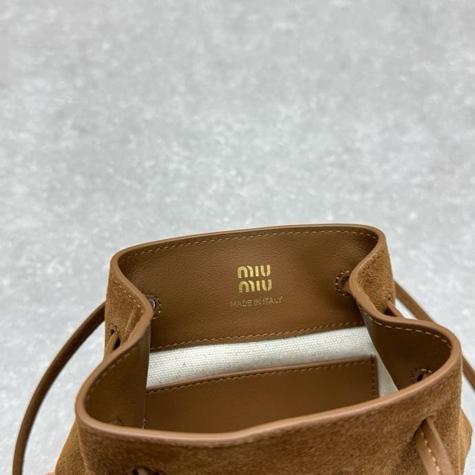 Кожаная мини сумка ведро фото 6