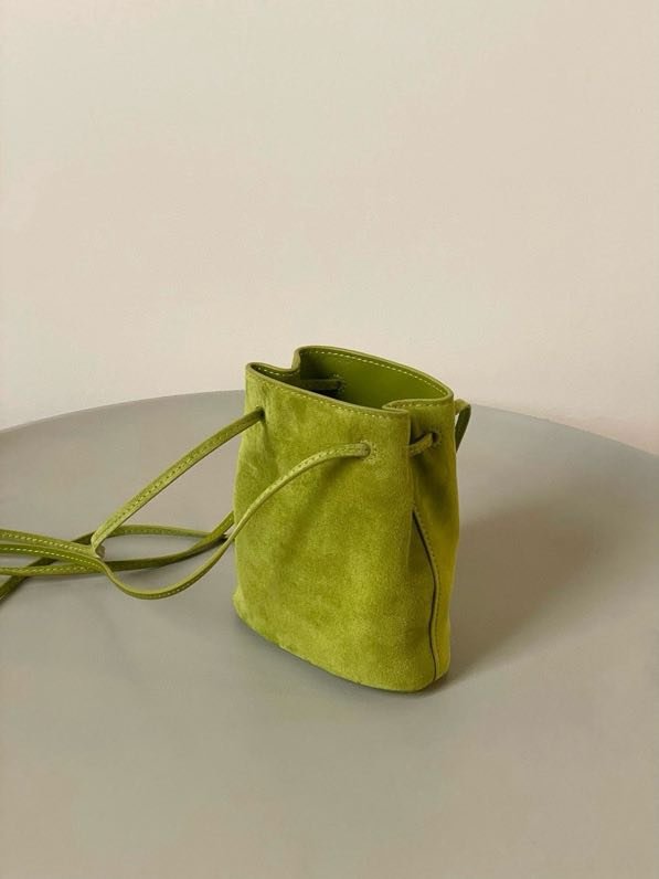 Кожаная мини сумка ведро фото 6