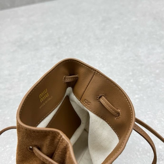 Кожаная мини сумка ведро фото 7