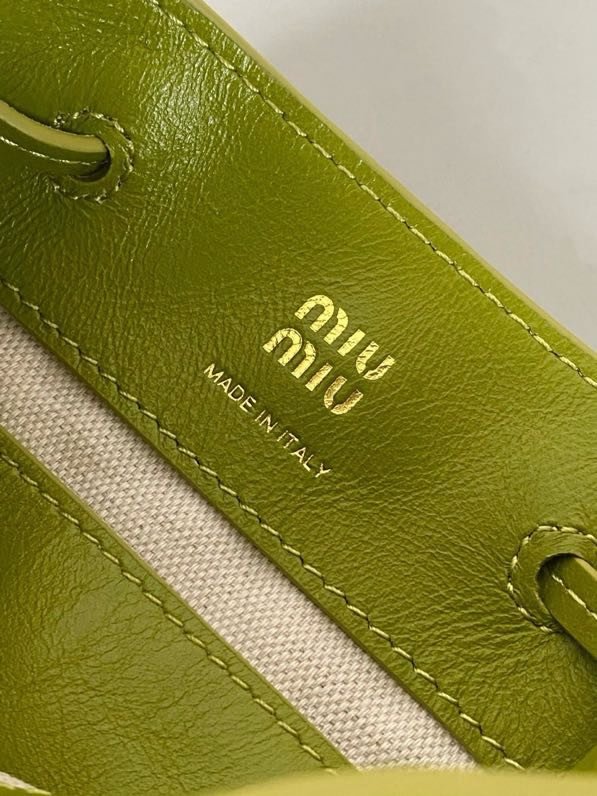 Кожаная мини сумка ведро фото 7