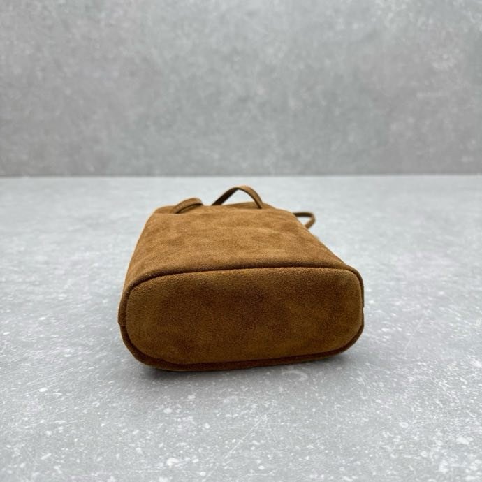 Кожаная мини сумка ведро фото 9