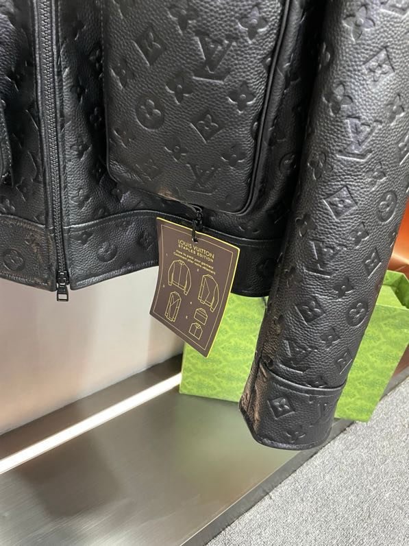 Кожаная мужская куртка фото 5