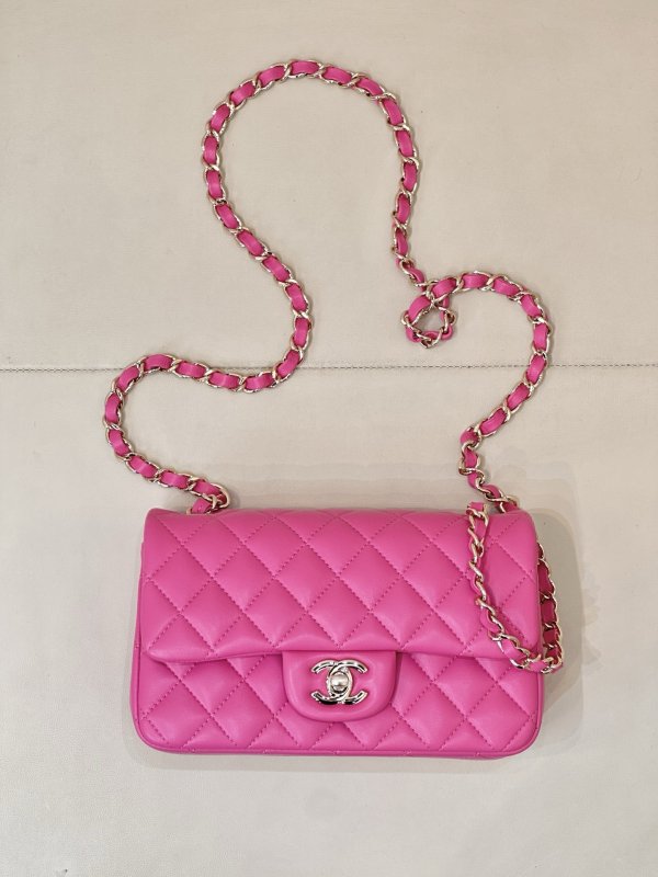 Кожаная розовая сумочка Chanel CF 20 см