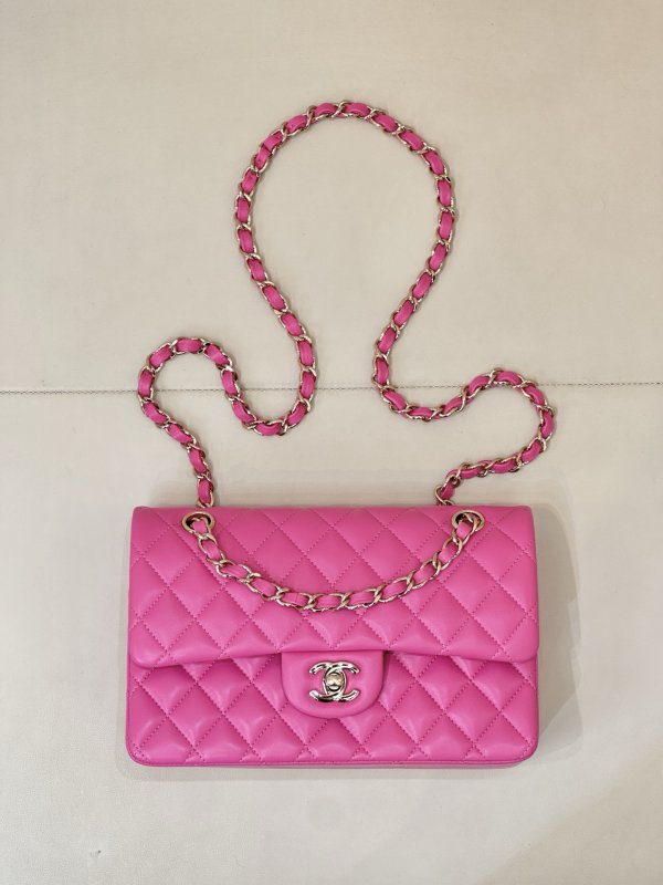 Кожаная розовая сумочка Chanel CF 23 см