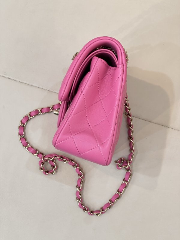 Кожаная розовая сумочка Chanel CF 23 см фото 7