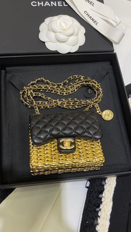 Шкіряна сумка CHANEL 23C Woven Metal з металевим плетінням
