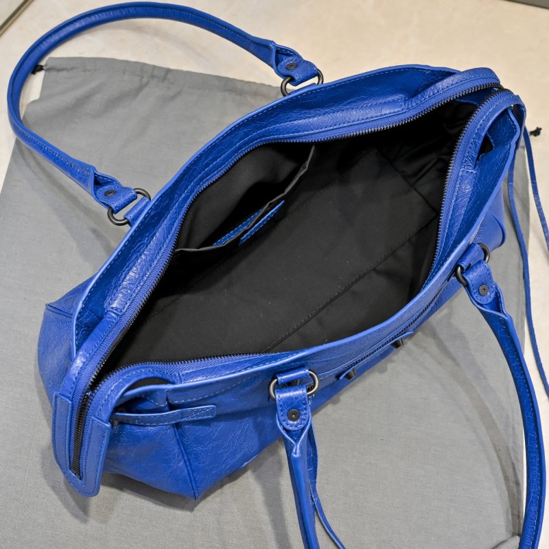 Кожаная сумка через плечо Le City 40 см фото 5