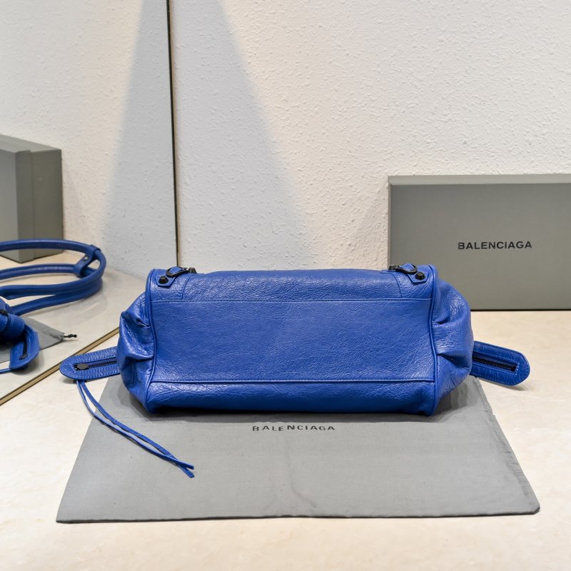 Кожаная сумка через плечо Le City 40 см фото 7