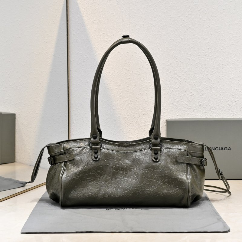 Кожаная сумка через плечо Le City 40 см фото 8