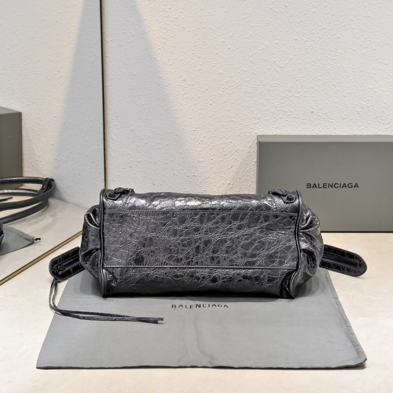 Кожаная сумка через плечо Le City 40 см фото 9