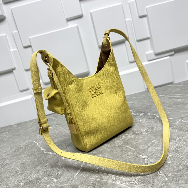 Leather a bag-hobo 18 cm from gold logo and Locked фото 3