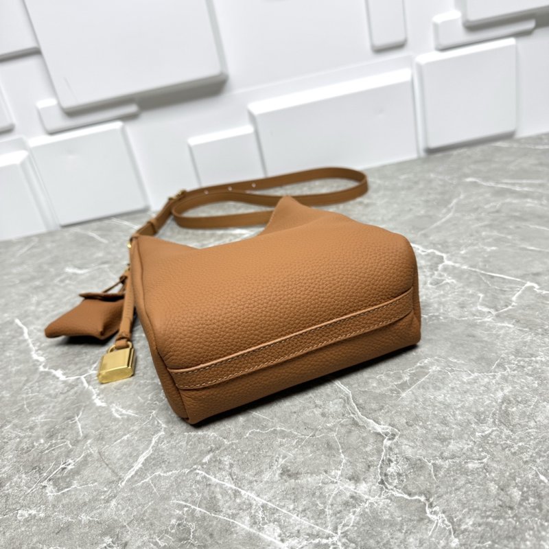Leather a bag-hobo 18 cm from gold logo and Locked фото 5