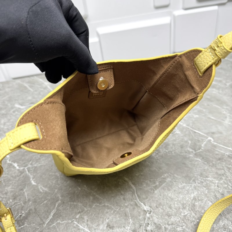 Leather a bag-hobo 18 cm from gold logo and Locked фото 9
