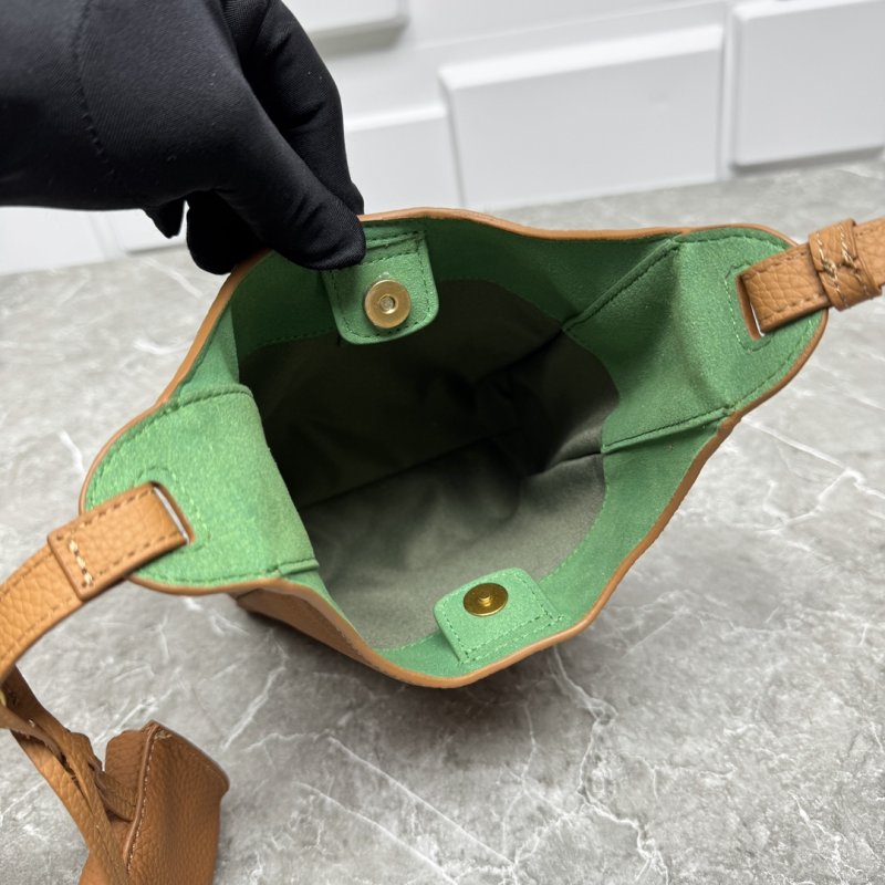 Leather a bag-hobo 18 cm from gold logo and Locked фото 9