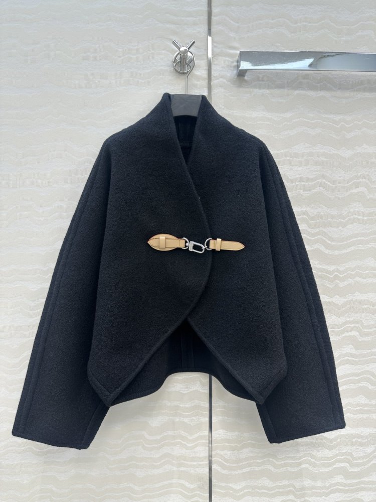 Leather coat cape on buttons